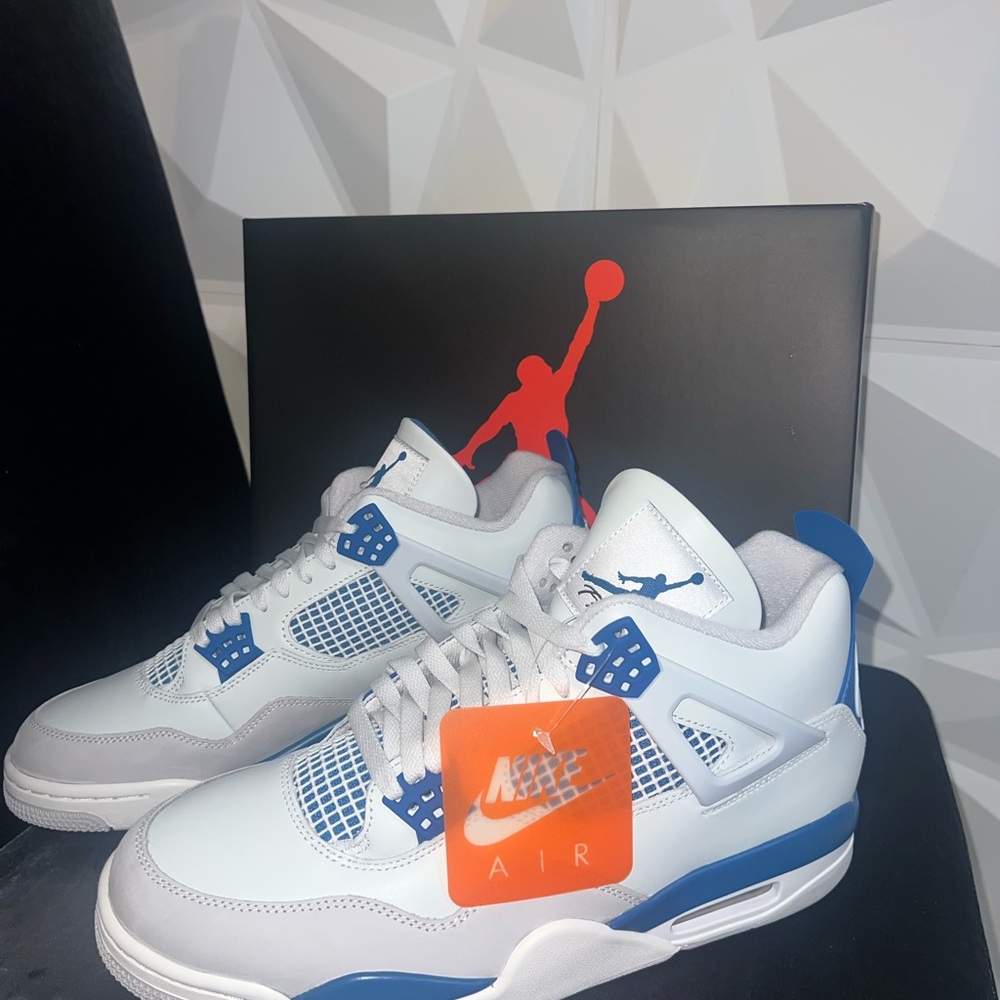 AIR JORDAN 4 RETRO